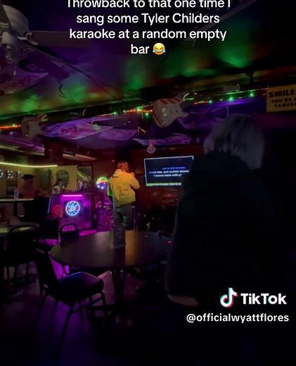 Always my go-to karaoke song 🤘🏽 #wyattflores #tylerchilders #allyourn #karaoke