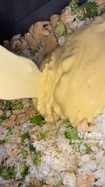 Delicious Broccoli Cheddar Chicken & Rice Casserole Recipe