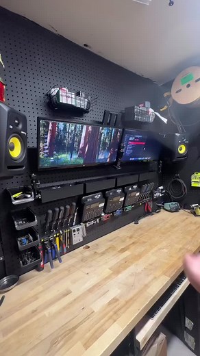 This bench setup works for so many different types of work! Rig building - Podcasts - Tutorials.