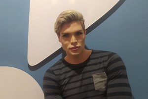 Mauricio Galdi, o Ken Humano, estreia como apresentador na RedeTV!