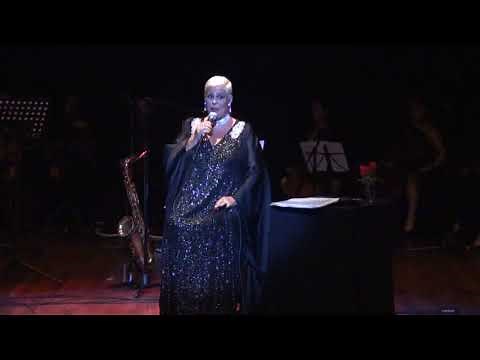 " MARIA MARTHA SERRA LIMA EN CONCIERTO "