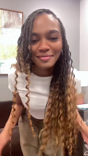 China Anne McClain and Dove Cameron: Better Late Than Never