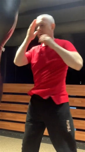 7.7K views · 193 reactions | A short hook is equal to an elbow strike #boxing #бокс | 24 Hour News | Facebook