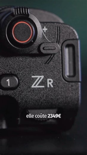 Damien BERNAL on Instagram: "NIKON VIENT DE TOUT CHANGER. Voici le Nikon Zr : 2 349 €. Écran 4 » DCI-P3 (le plus grand et le plus lumineux), audio 32-bits float interne… et une co-signature Nikon × RED : R3D 12 bits, log3g10, dual base ISO. Sous le capot : 6K60 en RAW, 4K60 oversamplé, 4K120 (DX), capteur 24 Mpx semi-empilé. Thermique solide, je n’ai pas réussi à le faire surchauffer. Oui, il y a des compromis (micro-HDMI, pas d’Open Gate, peu de boutons), mais à 2 349 € c’est un vrai tournant. 