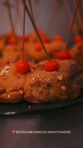 Botequim Carioca on Instagram: "EU FAÇO EVENTOS de qualquer espécie. SIM na sua empresa, na sua casa, no seu casamento, batizado e qualquer festerê. SEMPRE com cardápios exclusivos. SEGUE o CHEFF @melchiorchef @dulefotografia 📷 #CHEFMELCHIORNETO #eventos #corporativos #SANTOANDRÉ #BOTEQUIMCARIOCA #JEEPDESTAQUE #sukonisspa"