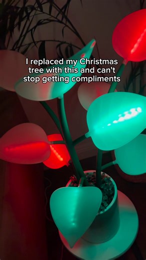 Cozy up with the most dynamic smart light in the world ✨ 🧘 Soothing light to help you relax 🎵 Next generation interactivity to bring your music to life 🎨 Countless animations and colors to enhance your vibe Get yours while supplies last🔥 | Fluora