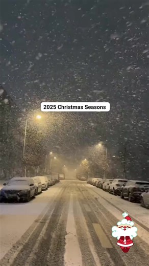 Magical snowfall ❄️⛄☃️ #christmasseason #ChristmasSpirit #snowday #snow #fblifestyle #christmasiscoming #Christmas | Seasonal Mood