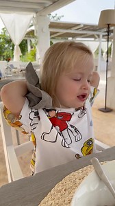 166K views · 3.2K reactions | Come pulirsi dopo mangiato! Spiegato da Vitto! | Il Meglio Dei Ferragnez | Facebook