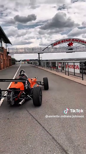 REDSTAR /// TESTING Shakedown complete! Testing myself and my Super Vee around Redstar Raceway, dialing in for the season ahead. Feeling the grip, pushing the limits, and getting race-ready. First race of the season kicks off on 15 March at Redstar—let’s go! 🏁🤘🏻 @superveesa @liquimolyza @ats_motorsport_store @dunlop #superveesa #singleseater #womeninmotorsport #supervee #racing #motorsport #formulasupervee #senditgirl #girlsinmotorsport #racecar #racecardriver #liquimolyza #giveitmolly #atsmo