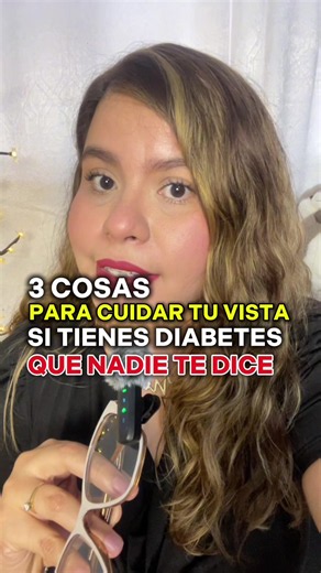 Haz esto para evitar que tu vista se vuelva cada vez más borrosa 👁️⬇️ Cuidar tus ojos no tiene que ser complicado ni requiere remedios mágicos. Cuidar tu glucosa es lo principal que tienes qué hacer para evitar que suceda este síntoma así como nutrientes esenciales para proteger tu vista. Dejame en los comentarios si te sentiste identificadx y cuál de todos los tips empezarás a hacer hoy. Te estaré leyendo. #visionborrosa #diabetes #glucosaalta #controlglucosa #nutriologadiabetes