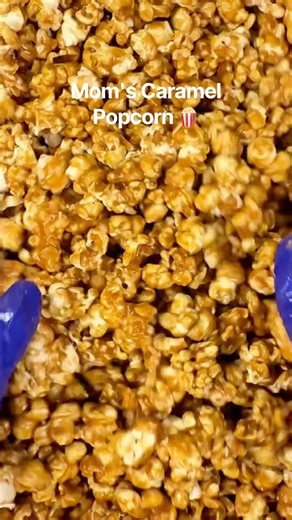 Mom’s Homemade Caramel Corn Recipe 🍿