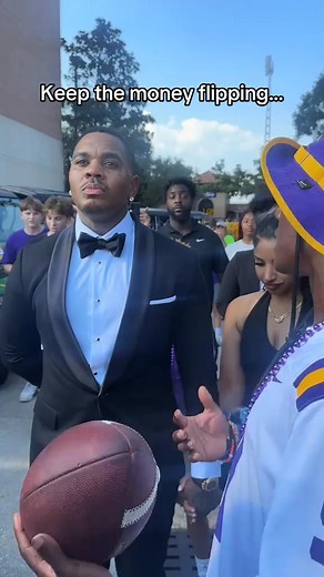 Keep The Money flippin #KevinGates #imadog | Kevin Gates