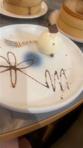 Dinner Out With Friends | Delicious Food & Sweet Desserts 🍽️🍰