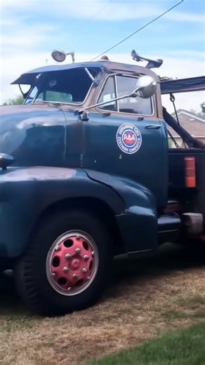 GMC Cab Over Engine (COE) truck, likely from the late 1940s or early 1950s. #gmc #shorts
