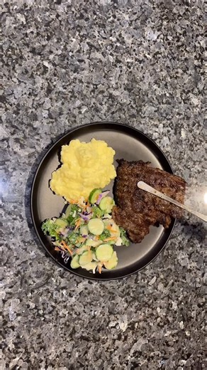 Noelia’s Kitchen🎀 on Instagram: "A 20 minute meal, I did a lot of running around. I ain’t really wanna cook. But my kitchen is most definitely better than eating out. All I had to do was make a quick little steak. I had them premade salads and the premade potato salad and let’s say a 10 out of 10 because the kids finished their plates."