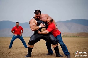 Wrestling Dynamics: Skinny Guy vs Big Muscular Wrestler