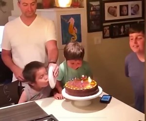 Dad blocks kid from blowing out candles which leads him to be very upset #funny #funnyvideos #fypシ #fyp #clip #clips