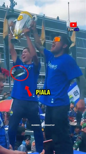Trofi Persib Rusak Saat Konvoi!😳 Di Liga Rusia Malah Lebih Parah!😭