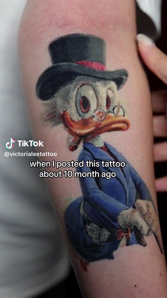 A white and realism tattoo healed tafter 10 months #tattoo #whitetattoo #tattooartist #tattooart #detailing #tattoolover #tattoohealed #tattoohealing #art #artist #artistsoftiktok #animetattoo #realismtattoo #scroogemcduck #disneytattoo #sleevetattoo #tatuaje #tatuagem #纹身 #刺青 #花臂