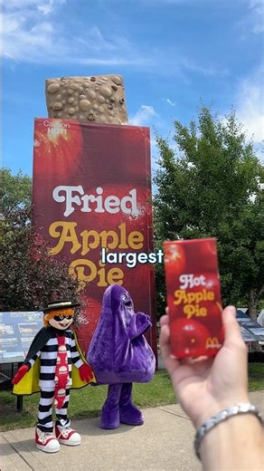 I saw the world’s largest apple pie! #mcdonalds #applepie #food