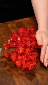 Strawberry puff pastry cake ready in minutes. The dessert that's a hit.
