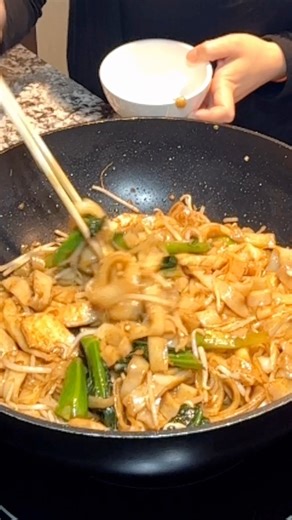 Chicken Chow Fun #yum | Ly Cooks