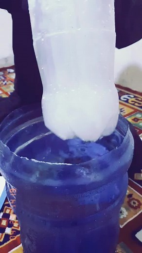 How to Mix Solutions: Pouring Liquid into Water