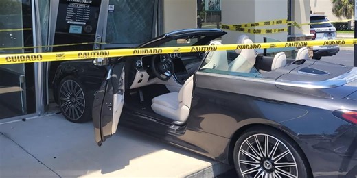 Car crashes into Englewood bank