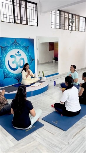 Yoga Teacher Training: Healing, Learning & Teaching Yoga Theory