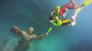 9.4K views · 350 reactions | Explore the underwater world of the Florida Keys with a family snorkeling adventure. A perfect place to snorkel in the Keys is off the coast of Key Largo at John Pennekamp Coral Reef State Park, the first underwater park established in the United States. #LoveFL | VISIT FLORIDA | Facebook