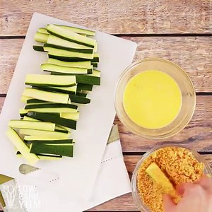 Get the PRINTABLE RECIPE ⬇️ Zucchini is so versatile, it makes a yummy low carb Zucchini Fries recipe! Get the RECIPE here -> https://lowcarbyum.com/low-carb-zucchini-fries-recipe-gluten-free/ | Keto Low Carb Diet