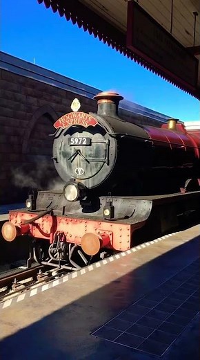 HOGWARTS Express ⚡️ Harry Potter Train Ride at Universal #shorts
