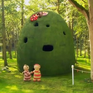 The Tombliboos' trousers have blown away and landed on their heads! Do the Tombliboos adventures make your little one giggle? 👖😄 | In the Night Garden