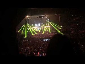 Zwaartekracht - Regi ft. Emma Heesters | Live in het Sportpaleis 2022