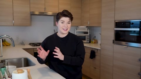 How to make the Aphrodite: Floral vanilla rose & juniper latte at home