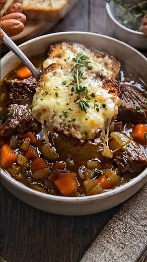 French Onion Beef Stew with Cheesy Toast 🧅🥩🧀