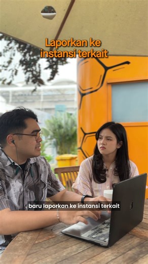 3.9K views · 37 reactions | ⚠ Hati-Hati Modus Penipuan Melalui Call Center Bank Palsu ⚠ Jangan langsung panik kalau ada telepon yang ngaku dari bank bilang rekeningmu diblokir. Bisa jadi itu modus penipu untuk mencuri data dan uangmu. Tonton video ini sampai habis dan share ke teman & keluarga supaya nggak ada yang jadi korban.  Your safety is our priority!  #BNI46 #CXCenter #KeamananDigital #GeberPK #KonsumenCerdasPeKABertransaksi #WaspadaPenipuan | BNI | Facebook