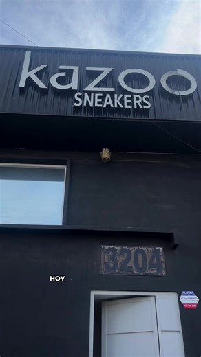 Así damos la bienvenida en Kazoo. Con estilo, comodidad y sneakers nuevos. 👟🙌 Únete al equipo eligiendo tus favoritos aquí 👉 https://kazoomx.com