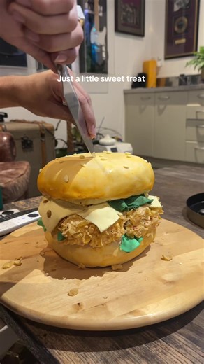 How to Create a Realistic Cake Decoration