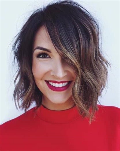 In this 90-minute online course, you will learn Chris Jones’ technique for cutting and styling a soft blunt bob! He’ll teach you how to cut a precise line that is soft and diffused, when to utilize wet and dry-cutting, tips for avoiding no-nos that ruin a bob cut AND styling techniques for creating sleek, textured and wavy looks on short hair. Buy the course TODAY & enjoy lifetime access! | BehindTheChair.com | Facebook