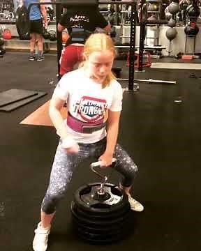 Strong 11 years old little girl lift 83 kg! (One hand)