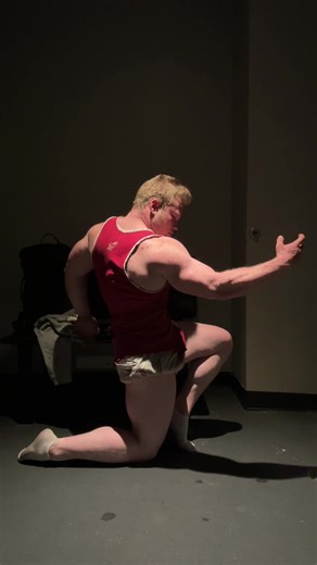 no major focus, just made sure to get a solid warm-up in. PVC pipe shoulder rotations to start, because if I don’t warm up right, the whole session falls apart. 9 sets for chest, 11 for triceps. Kept it moving and locked in. #bodybuilding #bodybuildingposing #gym