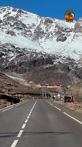 📍 Itinerario 5 días – Marrakech ➝ Desierto ➝ Marrakech Día 1: Marrakech – Ait Ben Haddou – Ouarzazate – Valle del Dadès • Salida desde Marrakech cruzando el Alto Atlas por el puerto de Tizi n’Tichka (2.260m). • Visita de la kasbah de Ait Ben Haddou, patrimonio de la UNESCO y escenario de películas. • Parada en Ouarzazate, conocida como “Hollywood de África”. • Continuación por el Valle de las Rosas hasta llegar al Valle del Dadès. • 🛏 Noche en hotel/riad en el valle. ⸻ Día 2: Valle del Dadès –