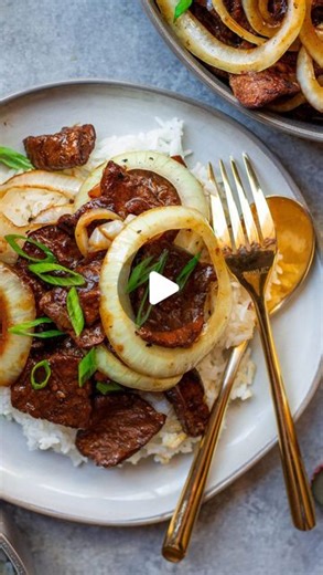 Ashley - Vegan Recipes on Instagram: "This vegan bistek tagalog is a delicious plant-based twist on the popular Filipino dish. tofu is pan seared until crispy, then simmered with soy sauce, lemon juice and garlic until juicy and tender. serve with rice for a delicious and easy meal that everyone is sure to love! grab the full recipe linked in my bio, or https://www.eatfigsnotpigs.com/vegan-bistek-tagalog-filipino-beefsteak/ 👉 don’t forget to like, save, and follow @eat_figs_not_pigs for more ea