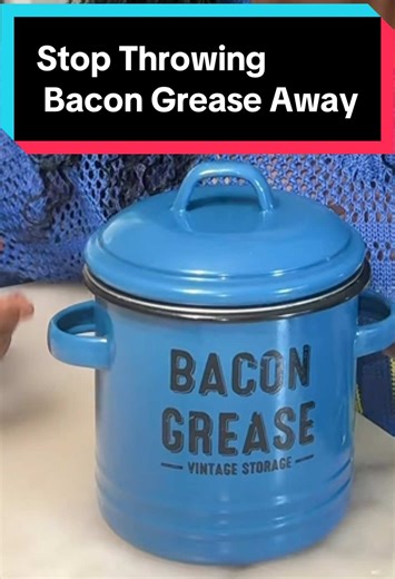 Mess-free container to store and reuse bacon grease for cooking. Practical, stylish, and a kitchen essential.#KitchenHacks#CookingTips#SouthernCooking#HomeChef