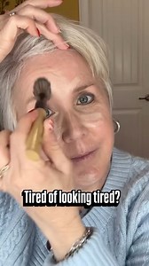 Tired of looking tired? Let’s talk brightening - one of the easiest makeup techniques to instantly look more awake, refreshed, and put together ✨ Here’s the key: 👉 Choose a concealer 1–2 shades lighter than your foundation 👉 Apply it only where light naturally hits your face Focus on these areas: • Inner corners of the eyes (this makes a huge difference) • Eyelids to open and lift the eyes • Right beside the nose on the inner cheeks to soften and smooth • Lightly down the center of the nose wh