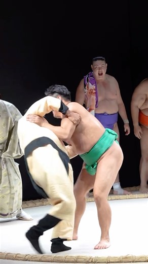 25 reactions |  Face the sumo wrestler!  Feel the thrill of the...