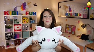 Pour rester bien au chaud cet automne, apprends à faire un coussin chat ! Idéal pour les enfants pour dormir en voiture ou pour s'endormir le soir, il s'enroule autour de vous grâce à des scratchs sur ses pattes :D Clique ici pour voir la vidéo : https://www.youtube.com/watch?v=rE4D-y-SP0A | Kidi Fun
