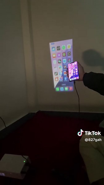 Cách sử dụng máy chiếu yg300 màu trắng cho những bạn nào mua #cachketnoimaychieuyg300 #ketnoimaychieuvoidienthoai #yg300mautrang #yg300 #maychieugiare #maychieuminifullhd #maychieuphim #maychieuphongngu #maychieutrongphongngu