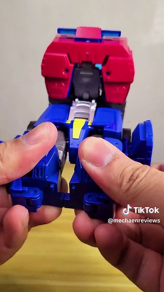 Baiwei TW-1036 Animated Optimus Prime #transformers #transformation #baiwei #autobots #collection